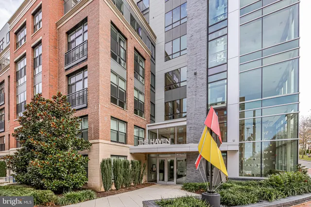 $370,000 | 145 Riverhaven Drive, Unit 352, Oxon Hill, MD 20745
