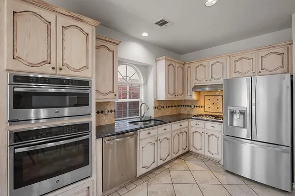 $3,500 | 3652 Blue Spruce Drive, Fort Worth, TX 76040