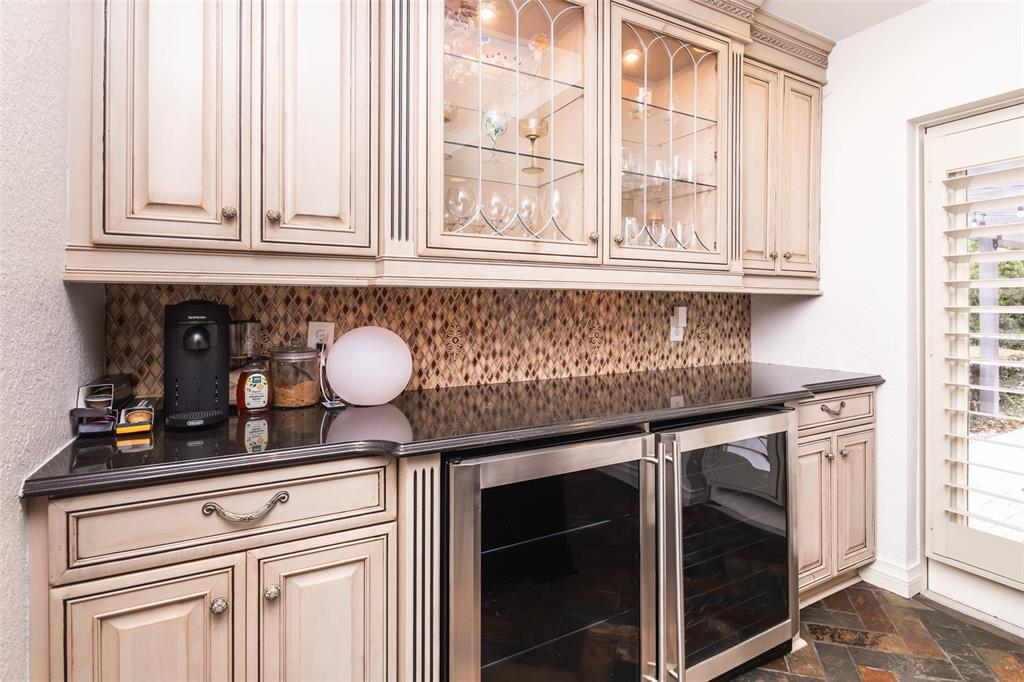 1001 Nottingham Street Orlando, FL 32803 - Photo 11 of 49 a kitchen with granite countertop cabinets and window