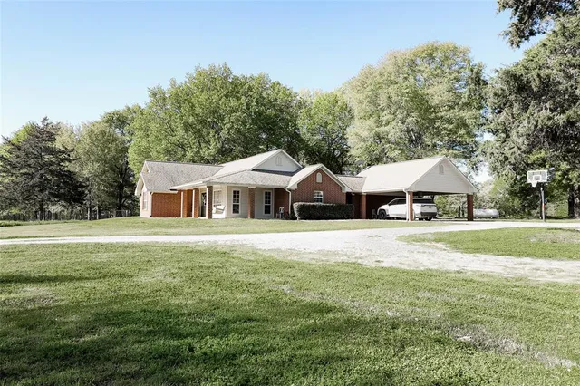 $685,000 | 679 County Road 1465, Bonham, TX 75418