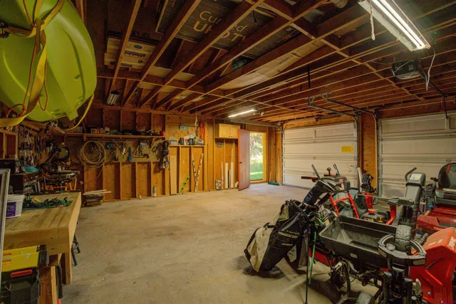a view of a house with backyard