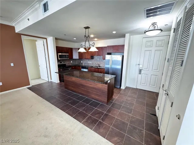 $1,995 | 2405 West Serene Avenue, Unit 517, Las Vegas, NV 89123