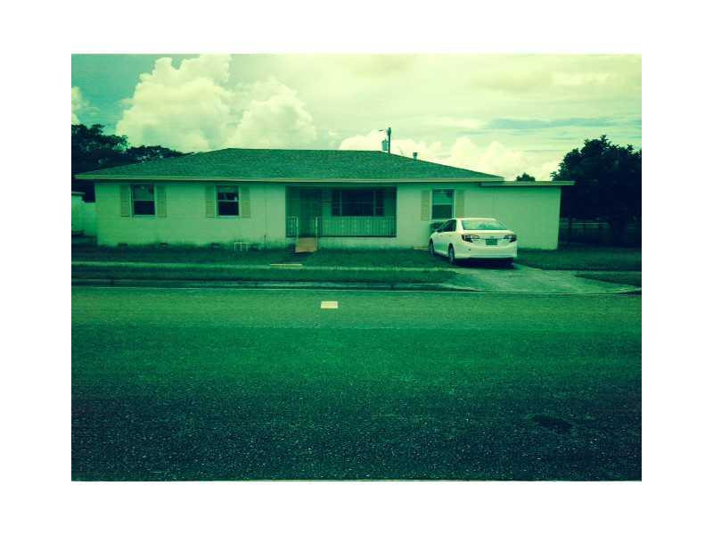 957 West 6th Street Riviera Beach, FL 33404 - Photo 3 of 3 Exterior Front