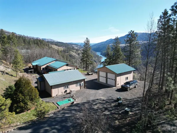 $995,000 | 809 River Pointe Lane, Lenore, ID 83541