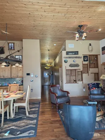 $995,000 | 809 River Pointe Lane, Lenore, ID 83541