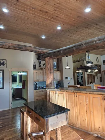 $995,000 | 809 River Pointe Lane, Lenore, ID 83541