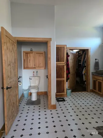 $995,000 | 809 River Pointe Lane, Lenore, ID 83541