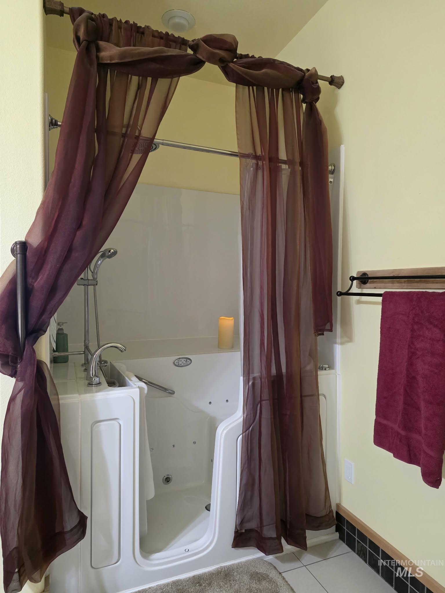 809 River Pointe Lane Lenore, ID 83541 - Photo 38 of 43 Bathroom with a combined bath / shower with jetted tub and light tile patterned floors