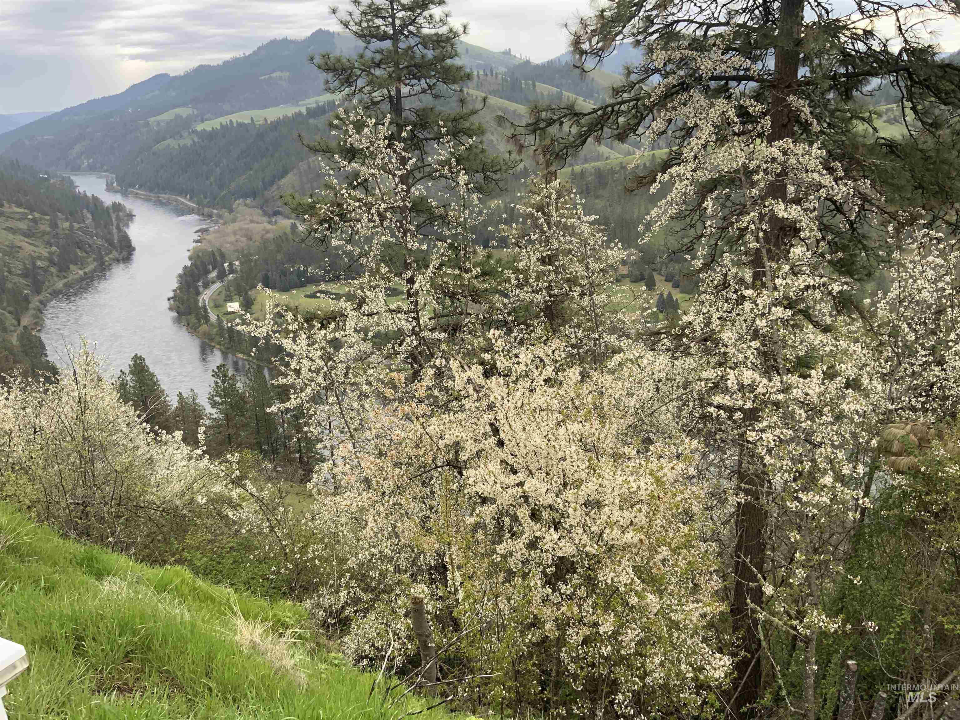 809 River Pointe Lane Lenore, ID 83541 - Photo 42 of 43 View of mountain backdrop featuring a nearby body of water