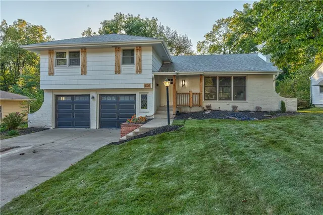 $429,000 | 6928 Russell Street, Overland Park, KS 66204
