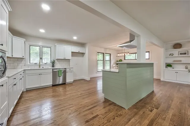 $429,000 | 6928 Russell Street, Overland Park, KS 66204