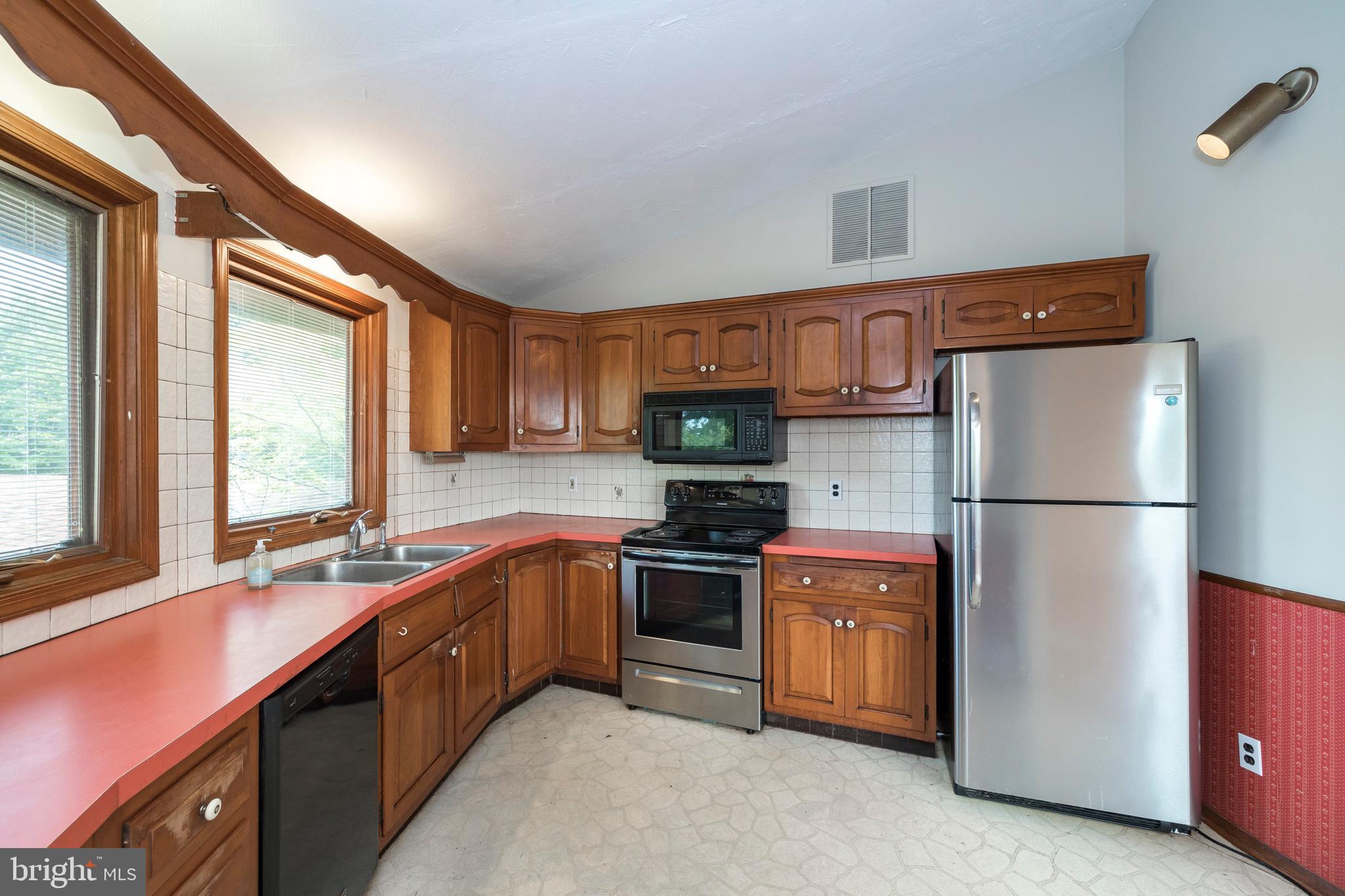 224 Brownbacks Church Road Spring City, PA 19475 - Photo 8 of 33