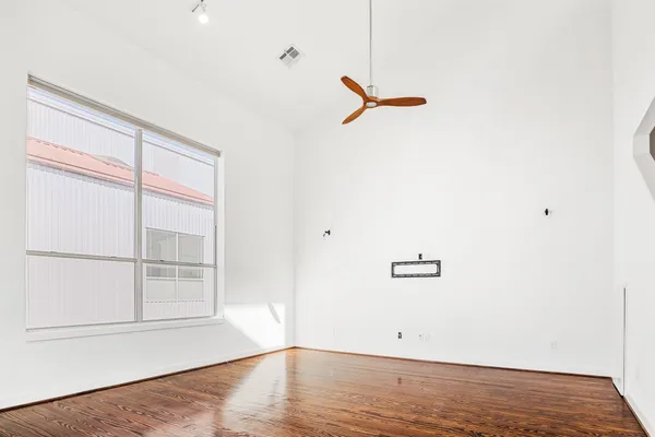 $2,450 | 2936 Commerce Street, Houston, TX 77003