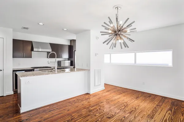 $2,450 | 2936 Commerce Street, Houston, TX 77003