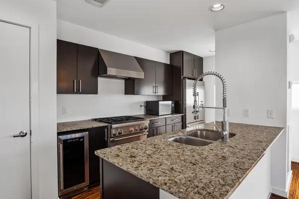 $2,450 | 2936 Commerce Street, Houston, TX 77003