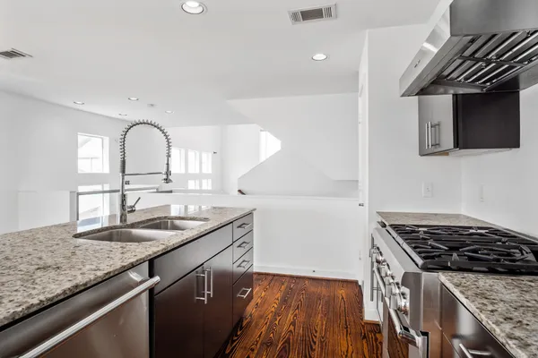 $2,450 | 2936 Commerce Street, Houston, TX 77003