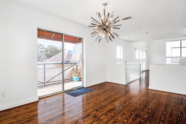 $2,450 | 2936 Commerce Street, Houston, TX 77003