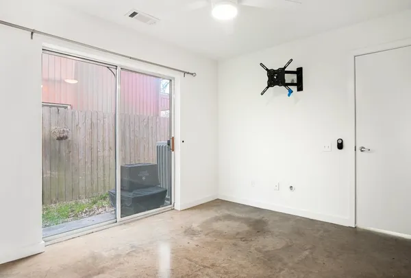 $2,450 | 2936 Commerce Street, Houston, TX 77003