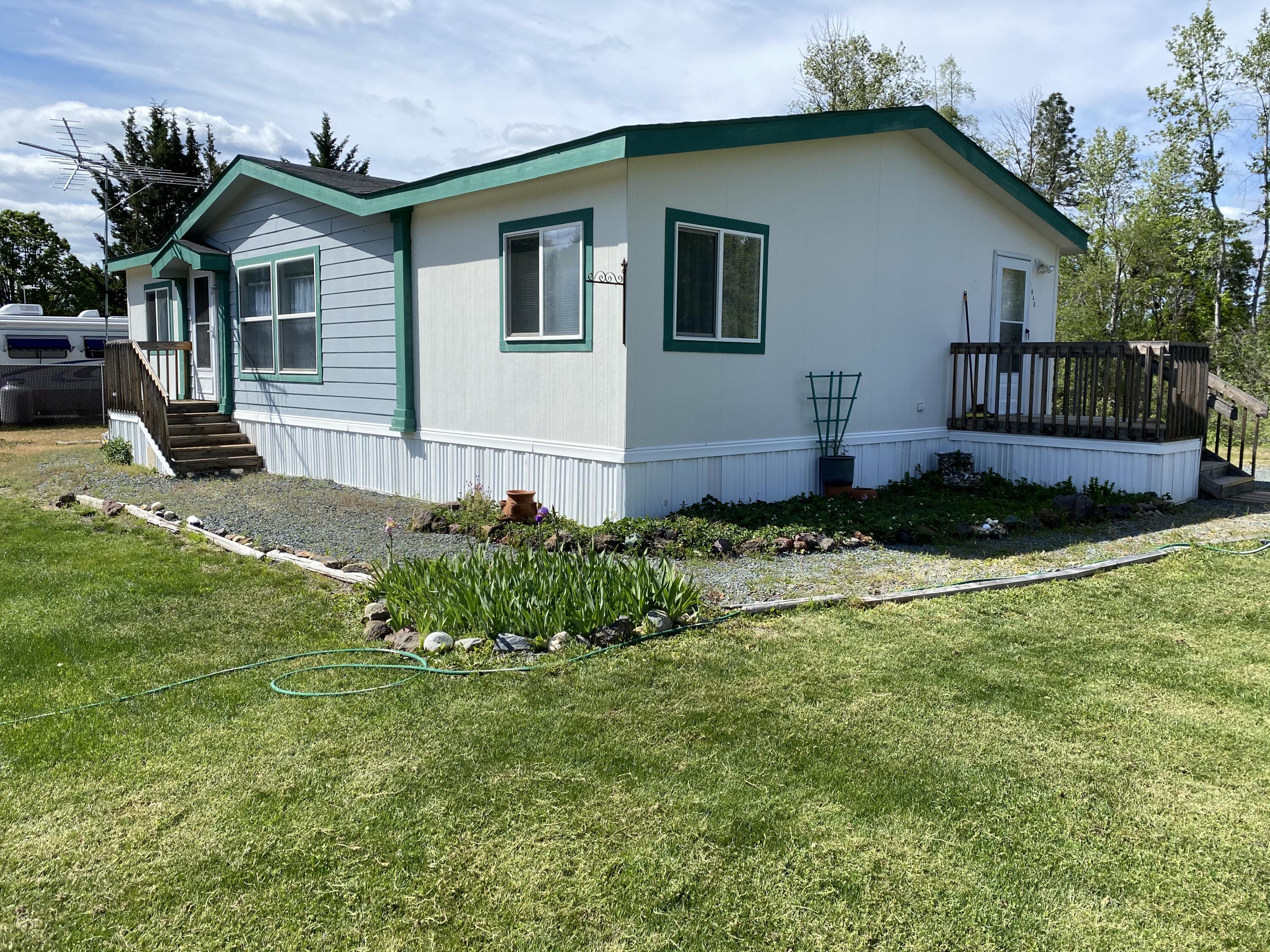 2640 Merlin Road Grants Pass, OR 97526 - Photo 2 of 20 D7DF10DA-FF8D-45D7-8E0B-BB62E305EAE8