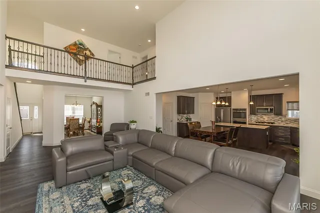 $995,000 | 1041 Kennedy Lane, Manchester, MO 63011