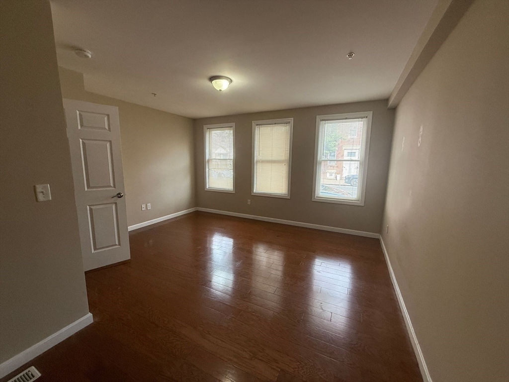 51 Chelsea Street, Unit 1 Boston, MA 02128 - Photo 4 of 17