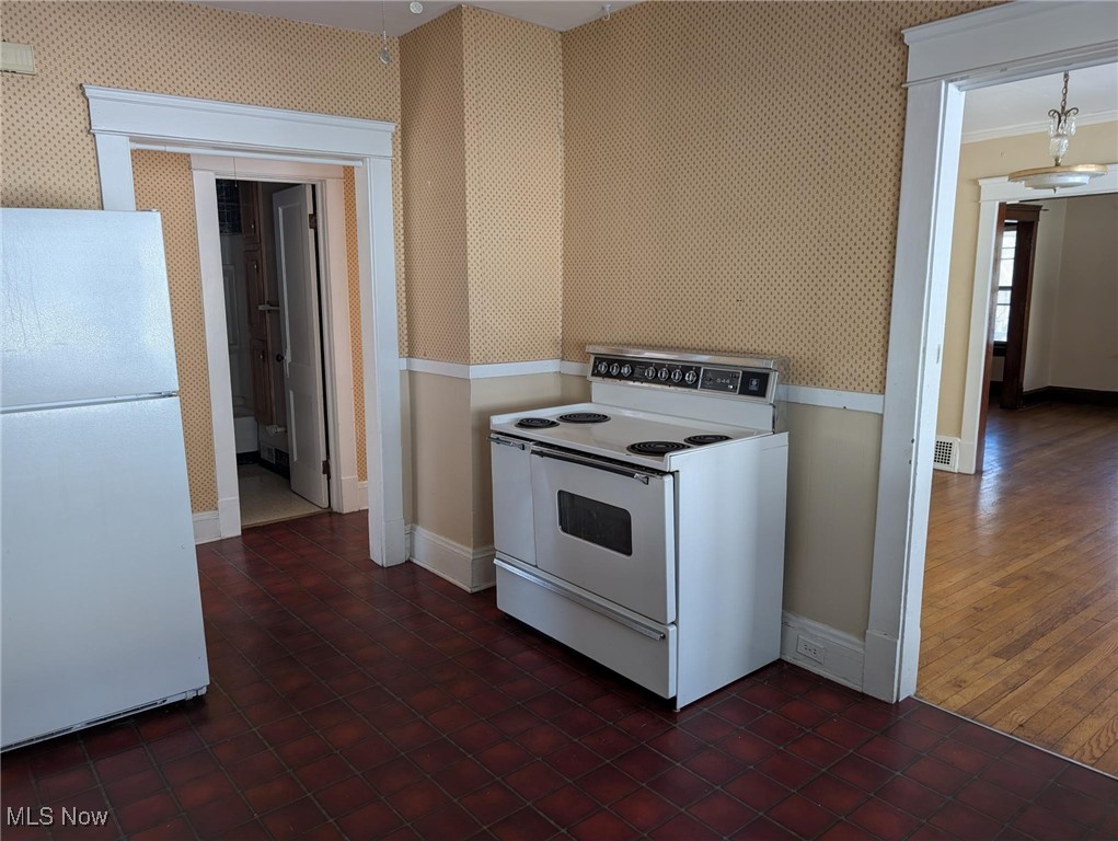 2549 Kendall Road Cleveland, OH 44120 - Photo 20 of 26 2nd Floor Kitchen w/range, refrigerator, dishwasher
