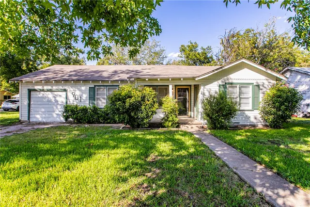 $168,900 | 901 Avenue C, Valley Mills, TX 76689