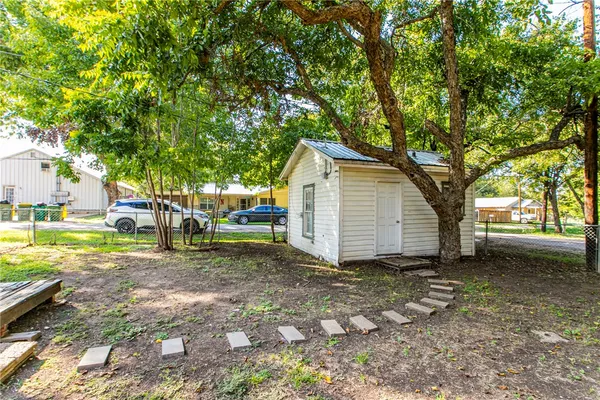 $168,900 | 901 Avenue C, Valley Mills, TX 76689