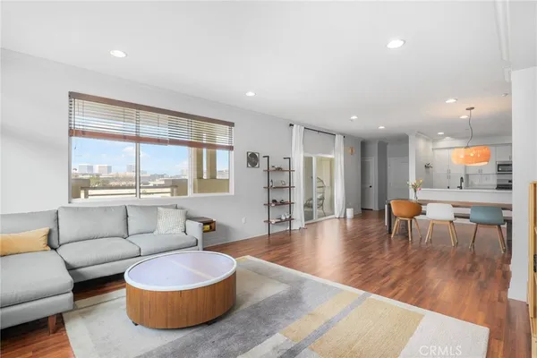 $850,000 | 13024 Union Avenue, Unit 401, Hawthorne, CA 90250
