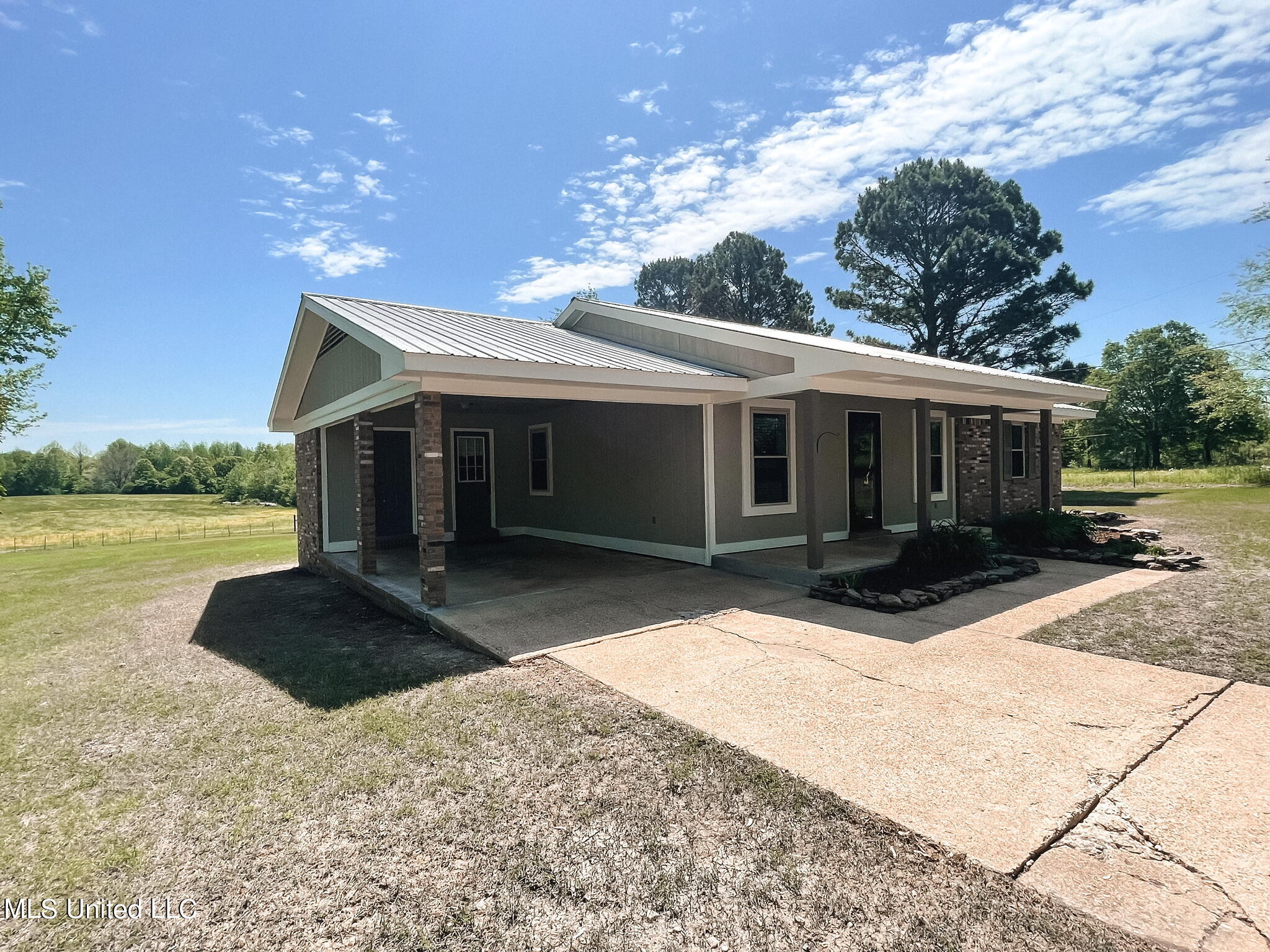 2928 Sycamore Road Coldwater, MS 38618 - Photo 3 of 14 F5EDF8BC-31C3-4752-844C-9328D36FC460