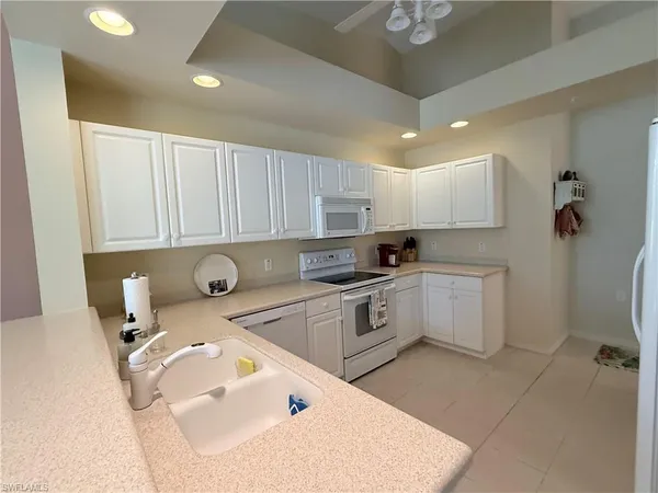 $5,000 | 3555 Laurel Greens Lane North, Unit 202, Naples, FL 34119
