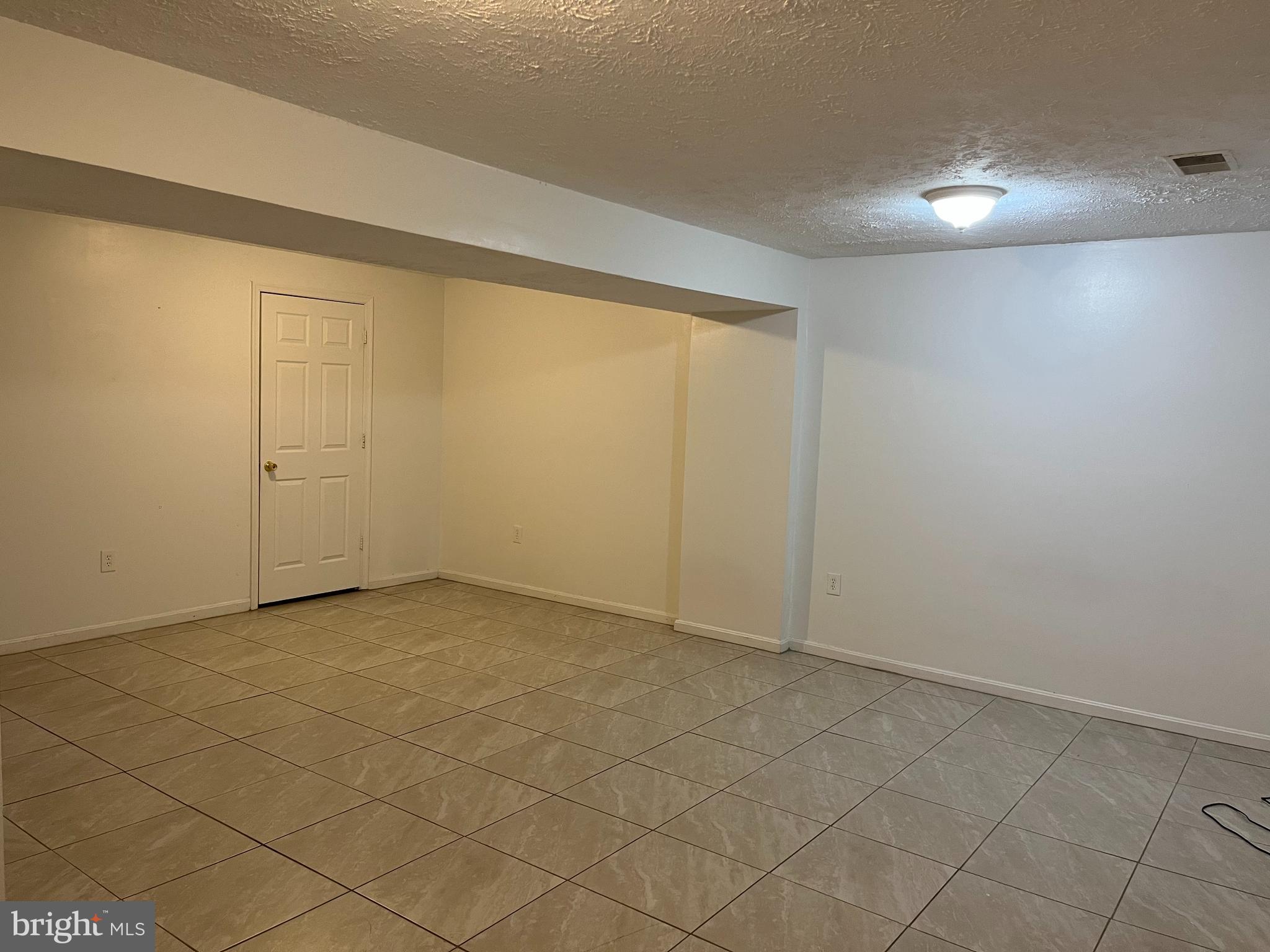 14684 Cloverdale Road Woodbridge, VA 22193 - Photo 4 of 10 an empty room with a empty space and a window