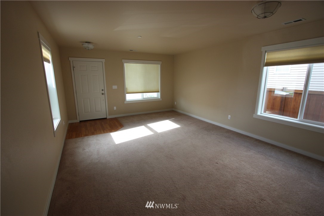 1373 Foreman Road DuPont, WA 98327 - Photo 3 of 11