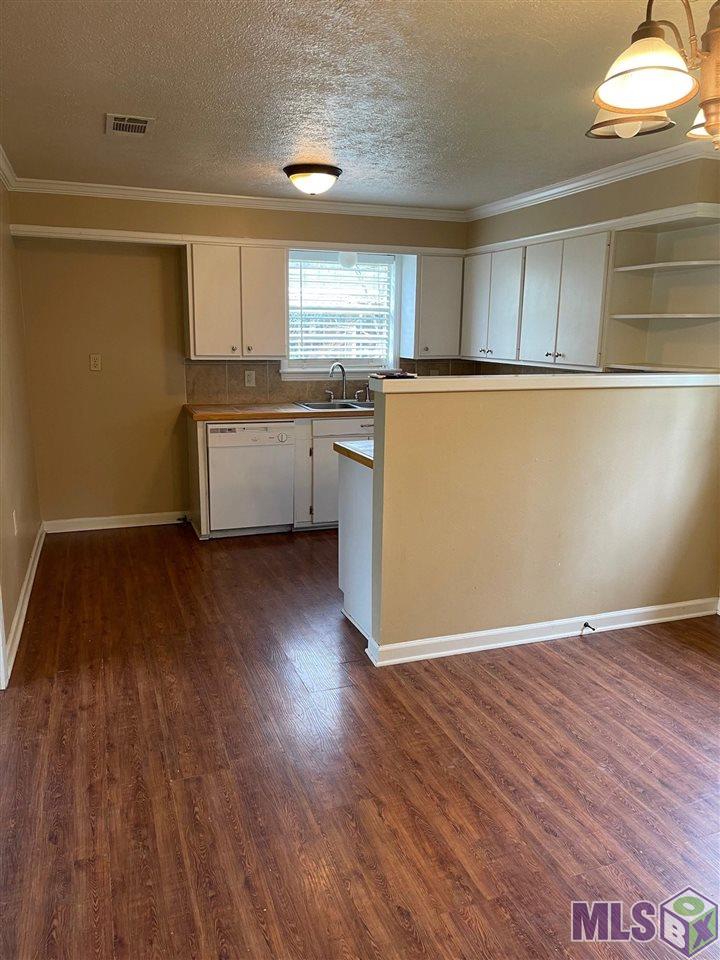 13394 Fruge Road Gonzales, LA 70737 - Photo 5 of 9 Dining /Kitchen