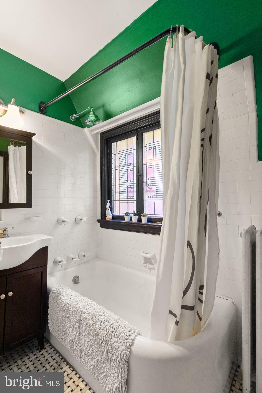 311 Taplow Road Baltimore, MD 21212 - Photo 20 of 32 a bathroom with a tub sink and mirror