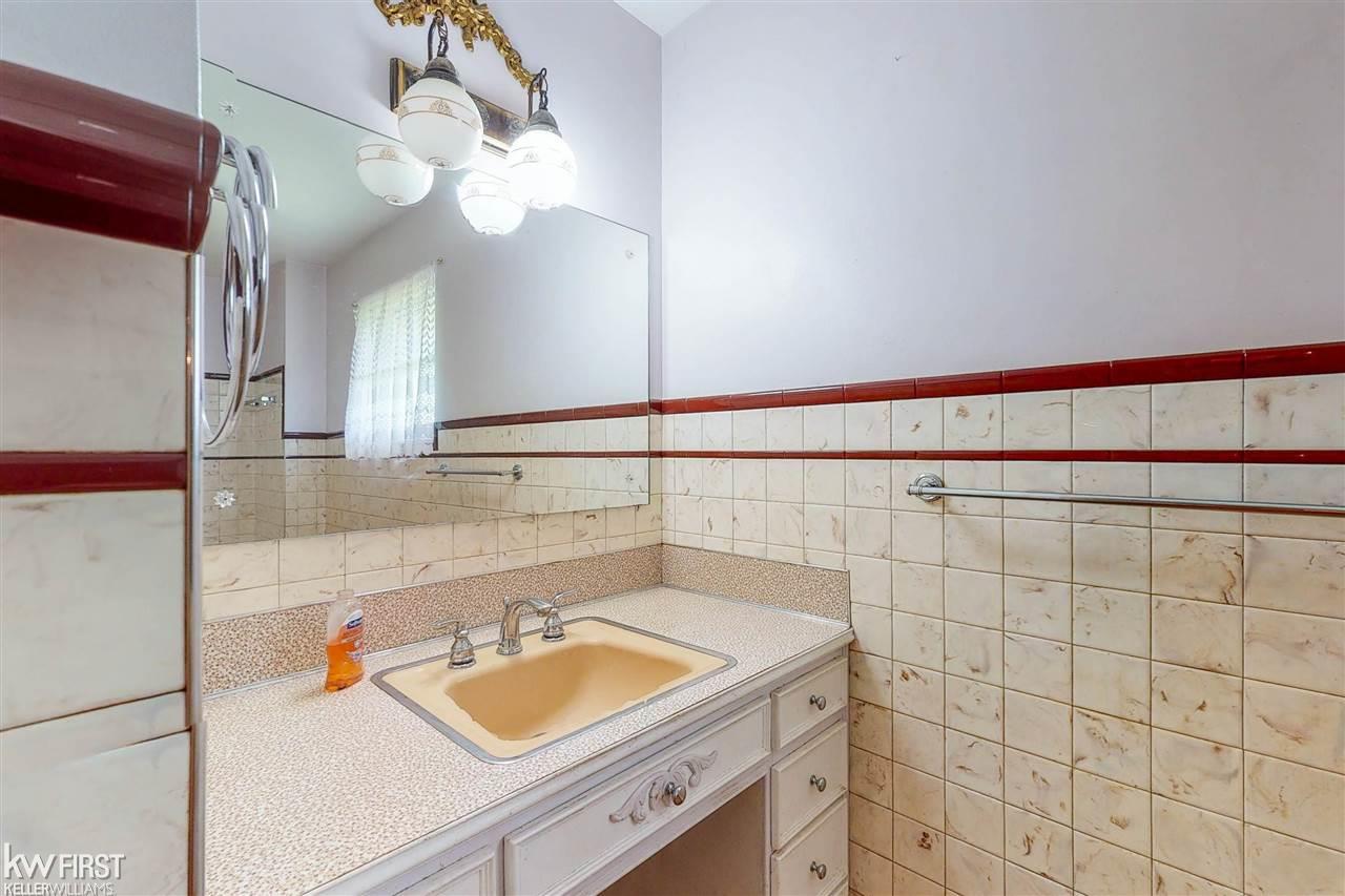 2368 Utley Road Flint, MI 48532 - Photo 28 of 54 50075360-27.JPG