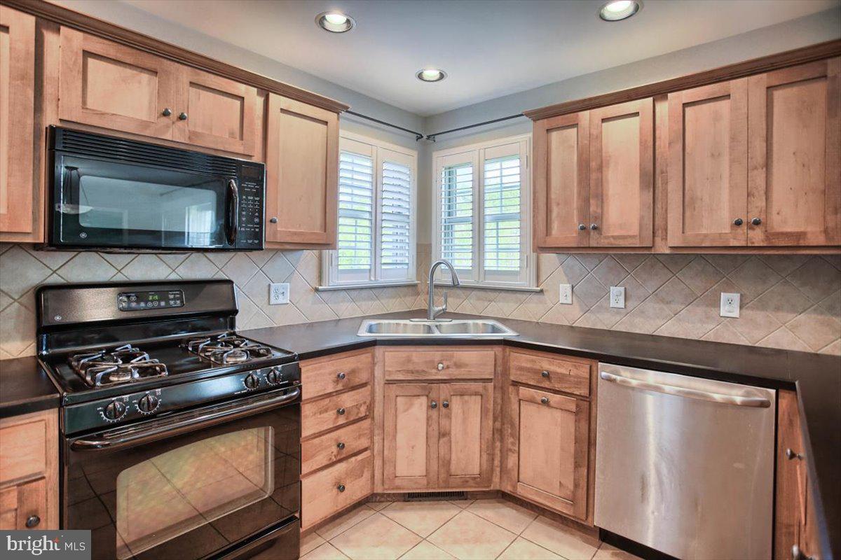 7065 Beaver Spring Road Harrisburg, PA 17111 - Photo 10 of 39 Gallery Image 10