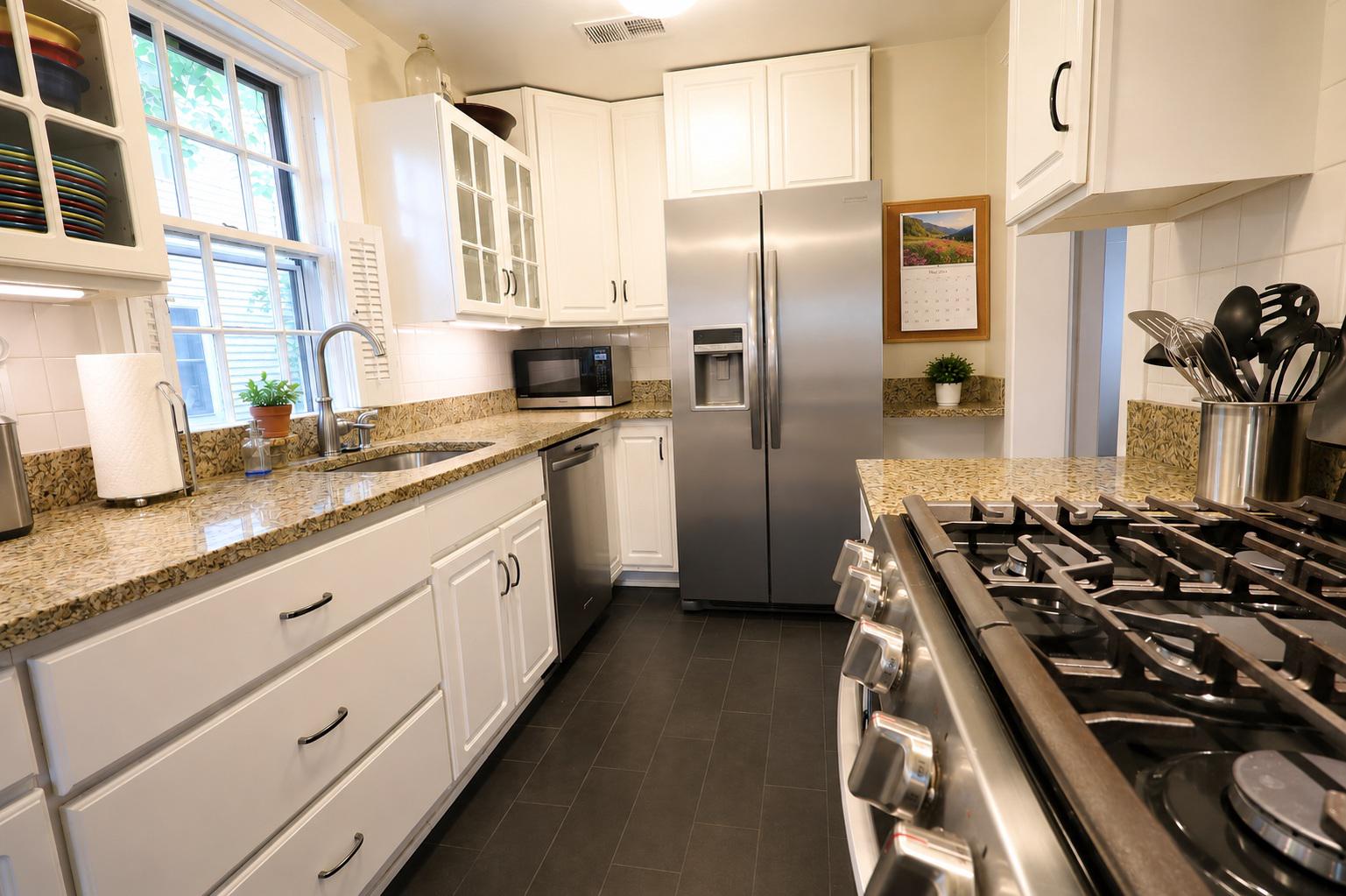 15 East Walnut Street Alexandria, VA 22301 - Photo 18 of 77 Plenty of counter and storage space