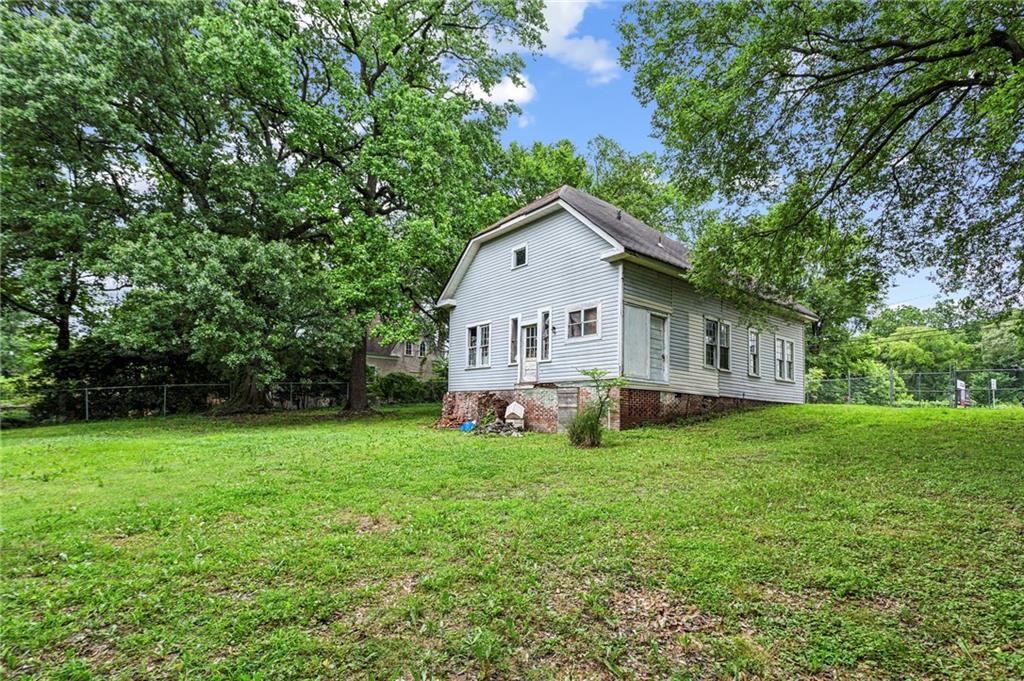 2342 Bolton Road Northwest Atlanta, GA 30318 - Photo 6 of 9