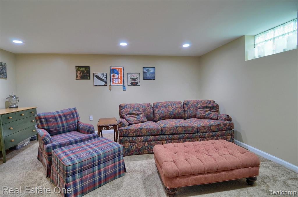 416 North Castell Avenue Rochester, MI 48307 - Photo 20 of 46