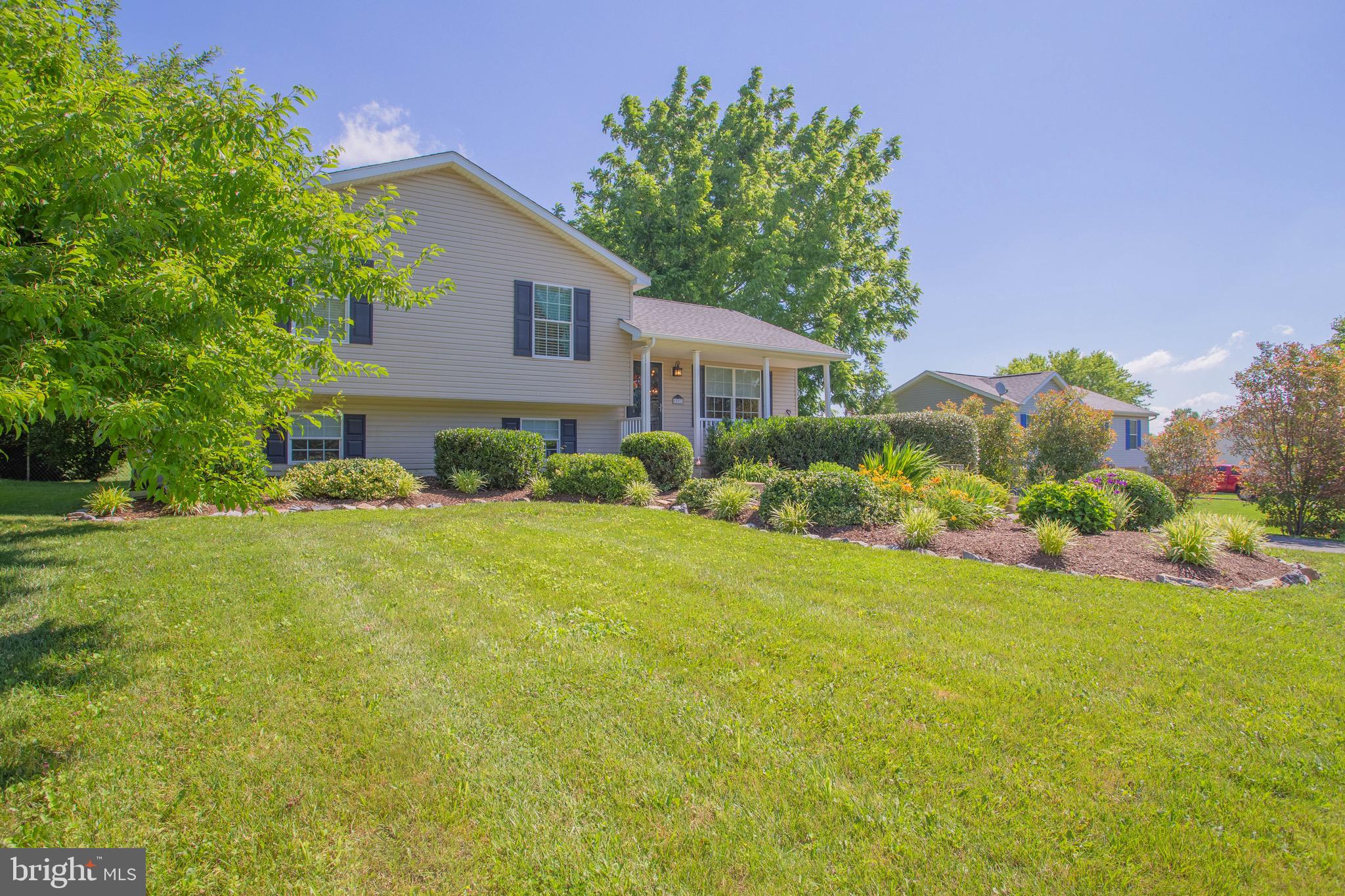 591 Oak Lee Drive Ranson, WV 25438 - Photo 2 of 52 Gallery Image 2