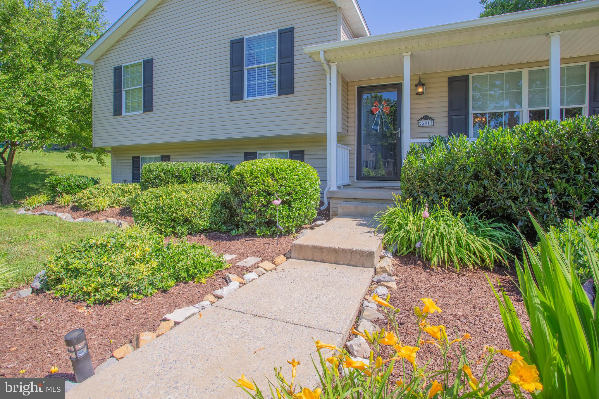 591 Oak Lee Drive Ranson, WV 25438 - Photo 3 of 52 Gallery Image 3