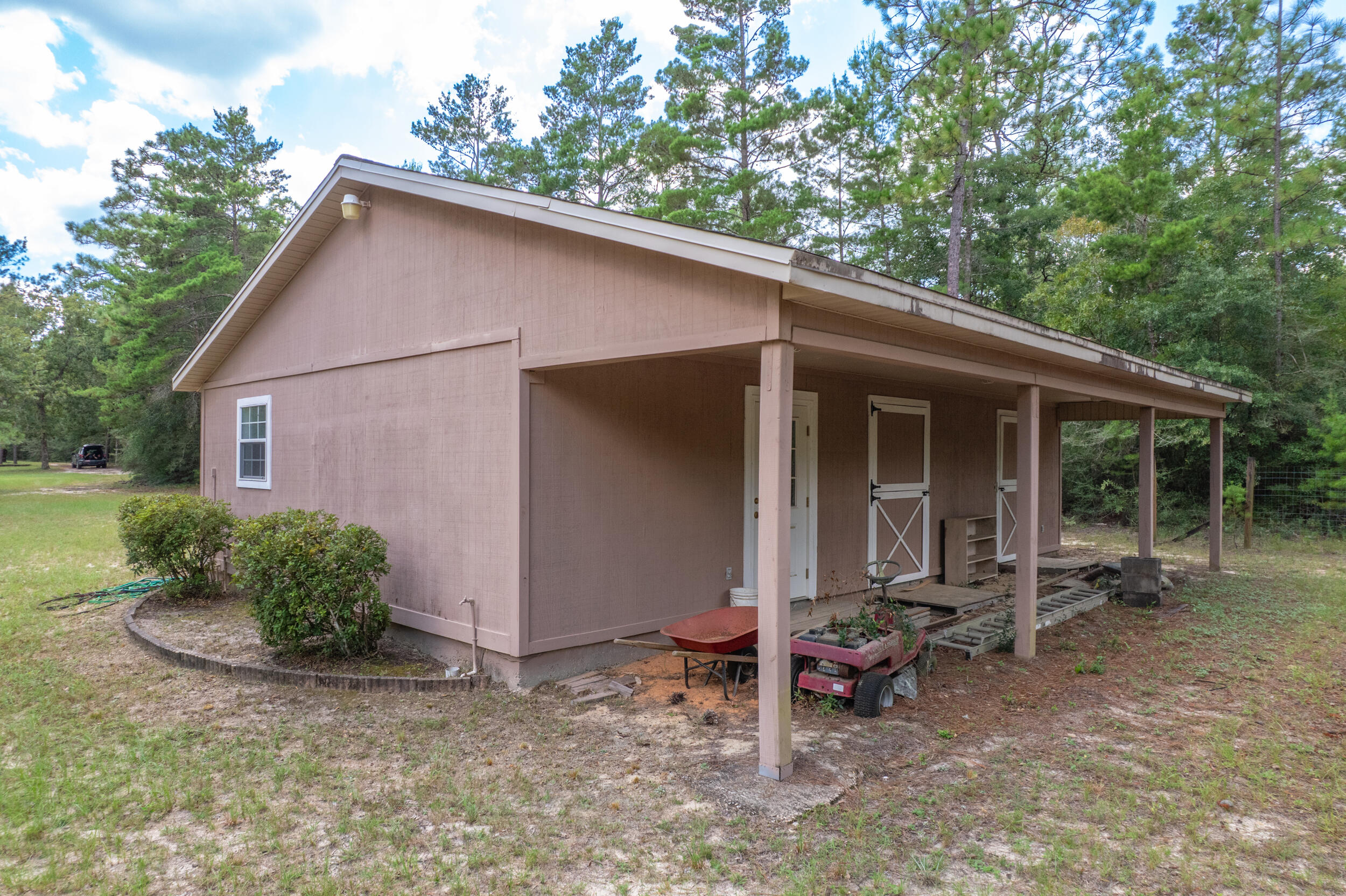 5378 Staghorn Road Crestview, FL 32539 - Photo 104 of 130 a backyard of a house with outdoor seating