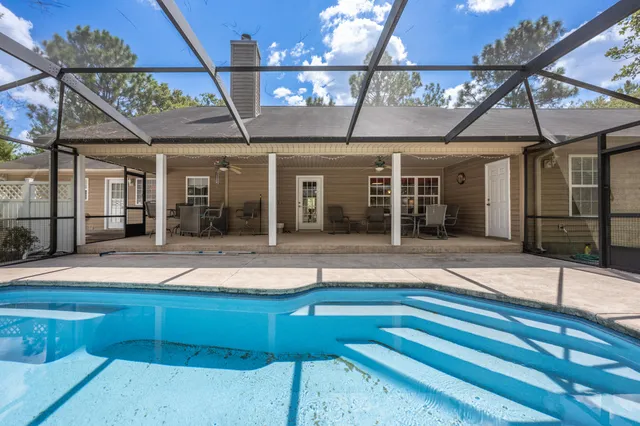 a view of a house with backyard