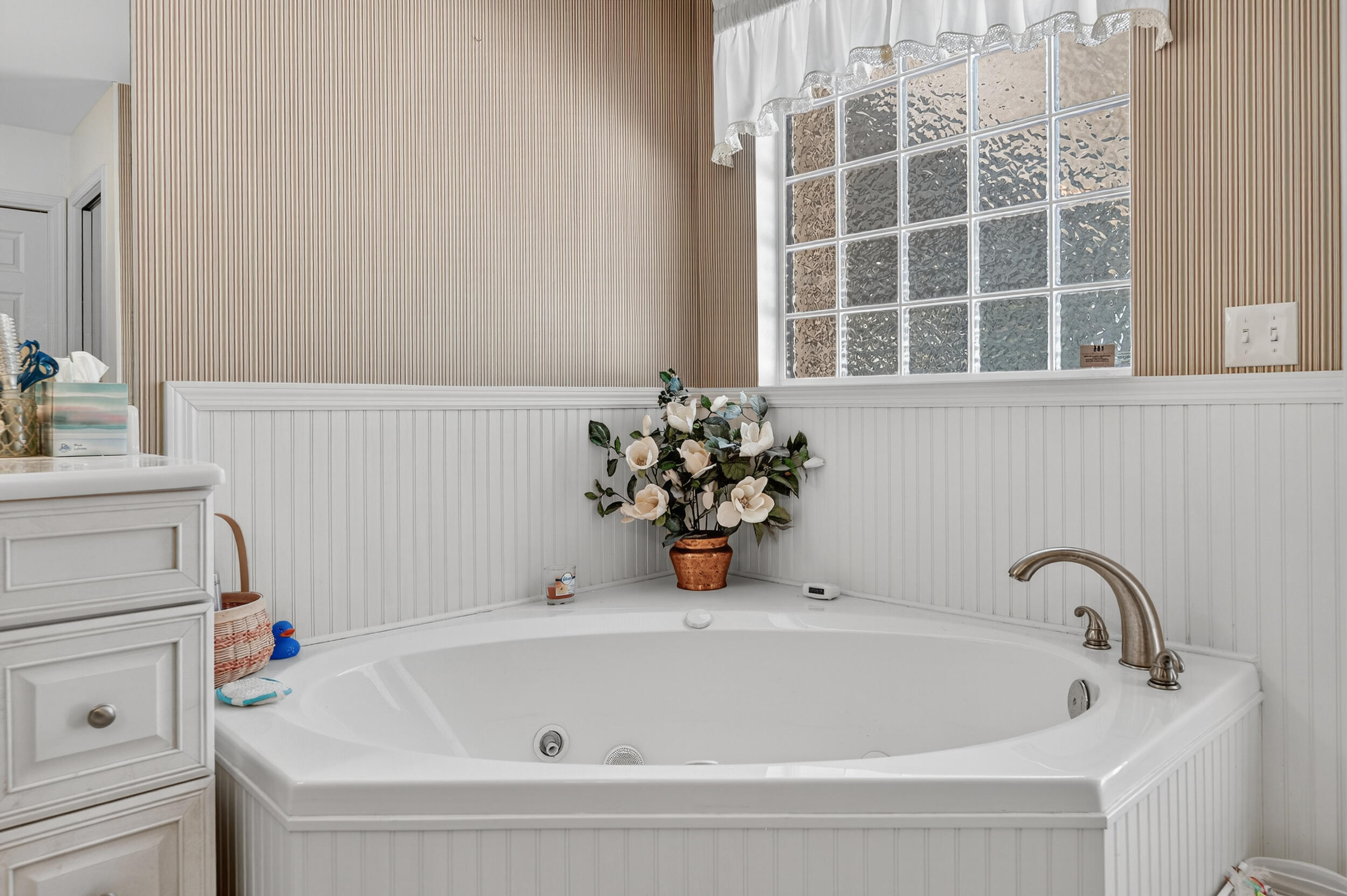 5378 Staghorn Road Crestview, FL 32539 - Photo 41 of 130 a white bath tub sitting next to a window