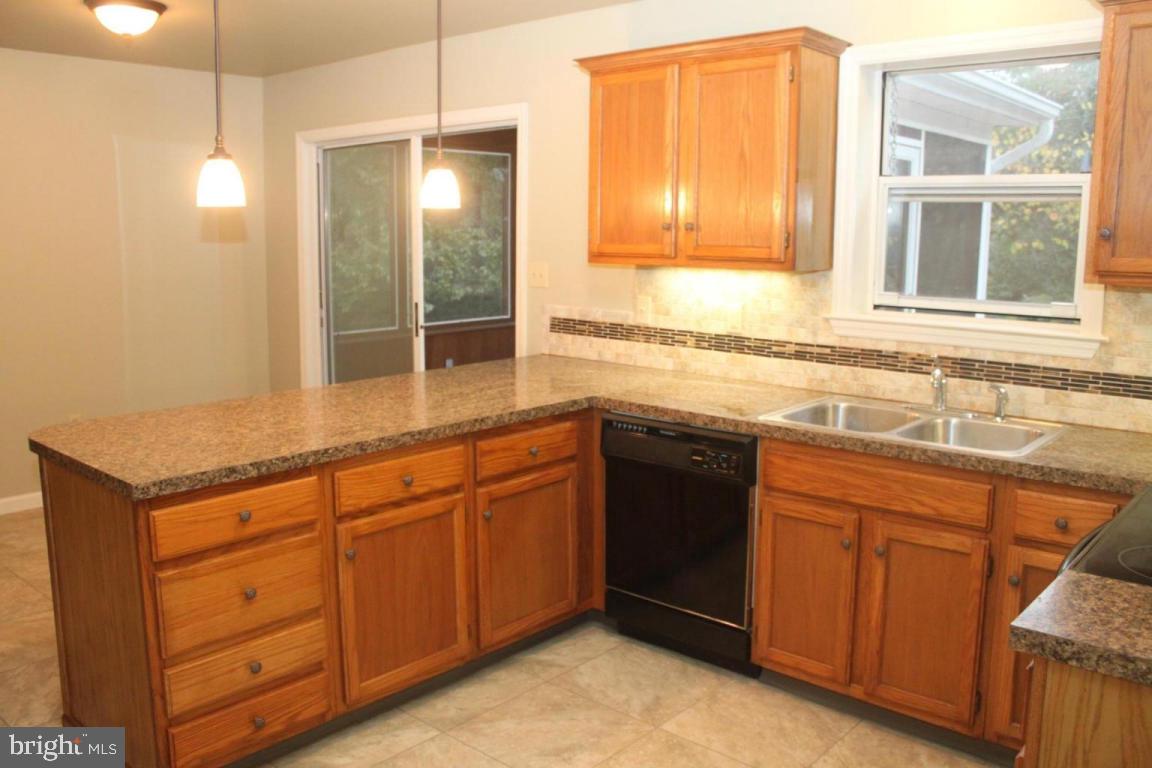 1 Irish Place Lititz, PA 17543 - Photo 4 of 43
