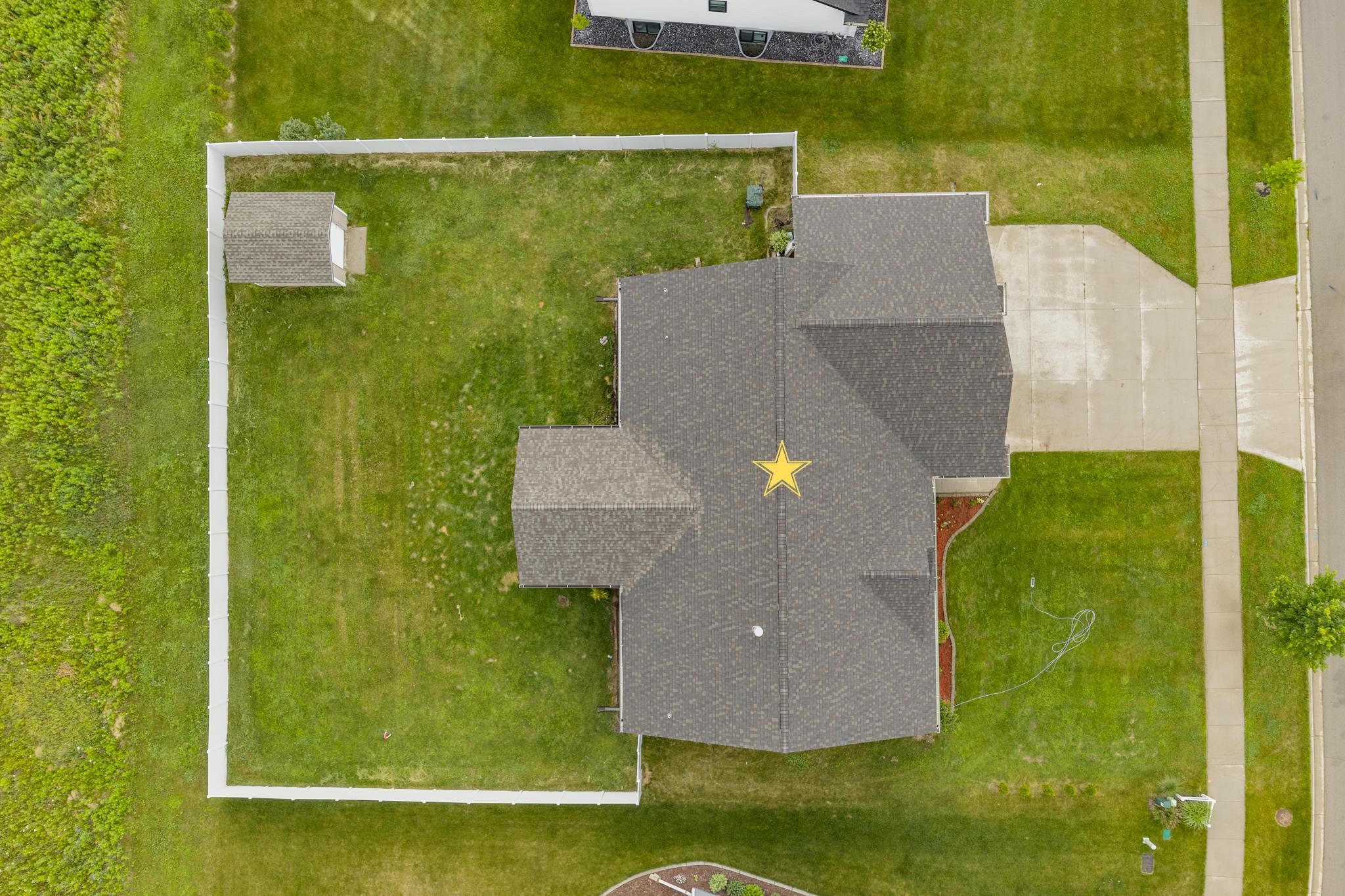 1756 Red Oak Street Green Bay, WI 54313 - Photo 6 of 51