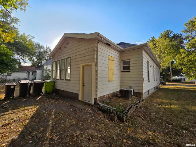 $85,000 | 617 West Hanssler Place, Peoria, IL 61604