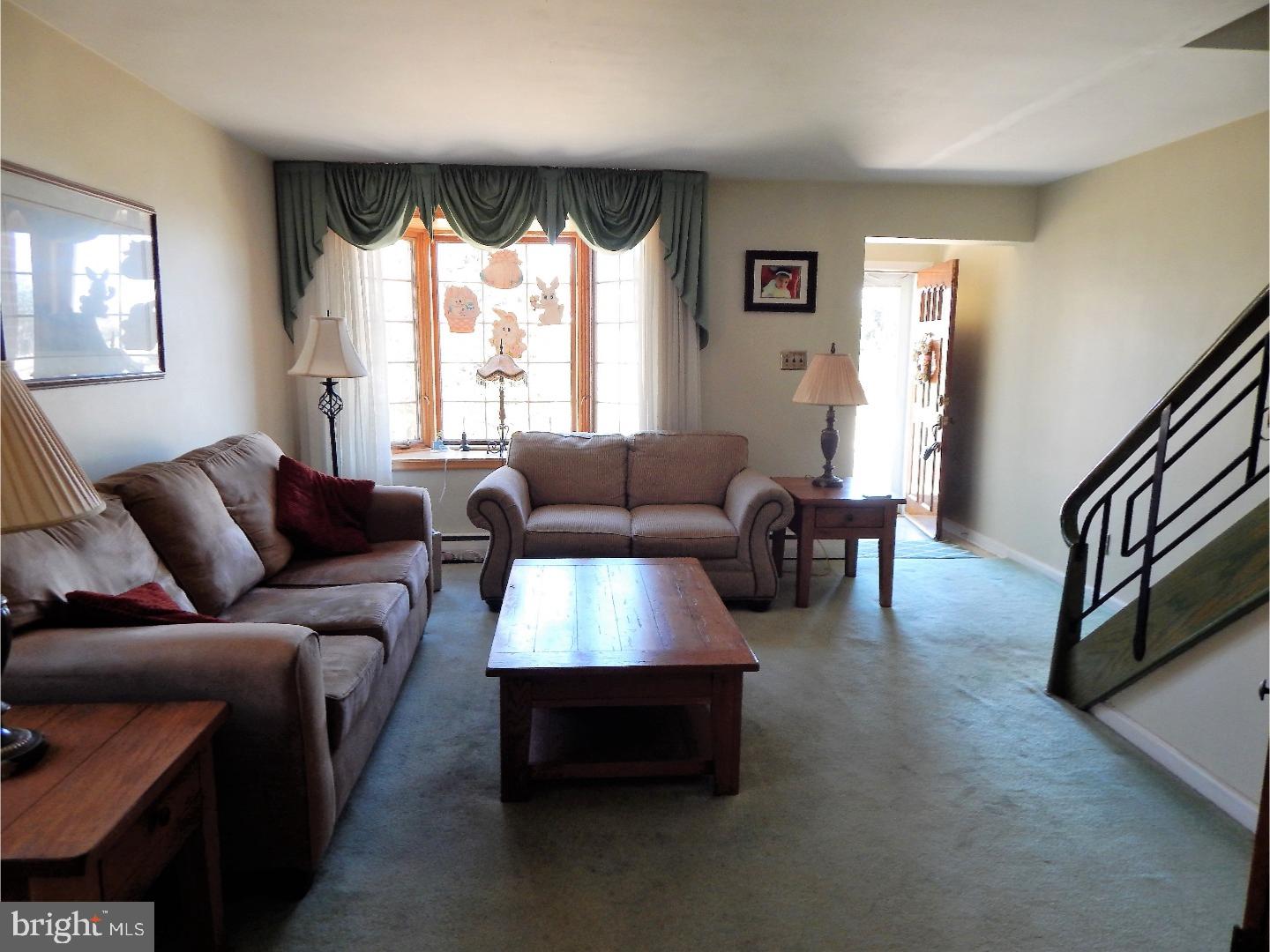 862 Medway Road Philadelphia, PA 19115 - Photo 11 of 25 Living Room
