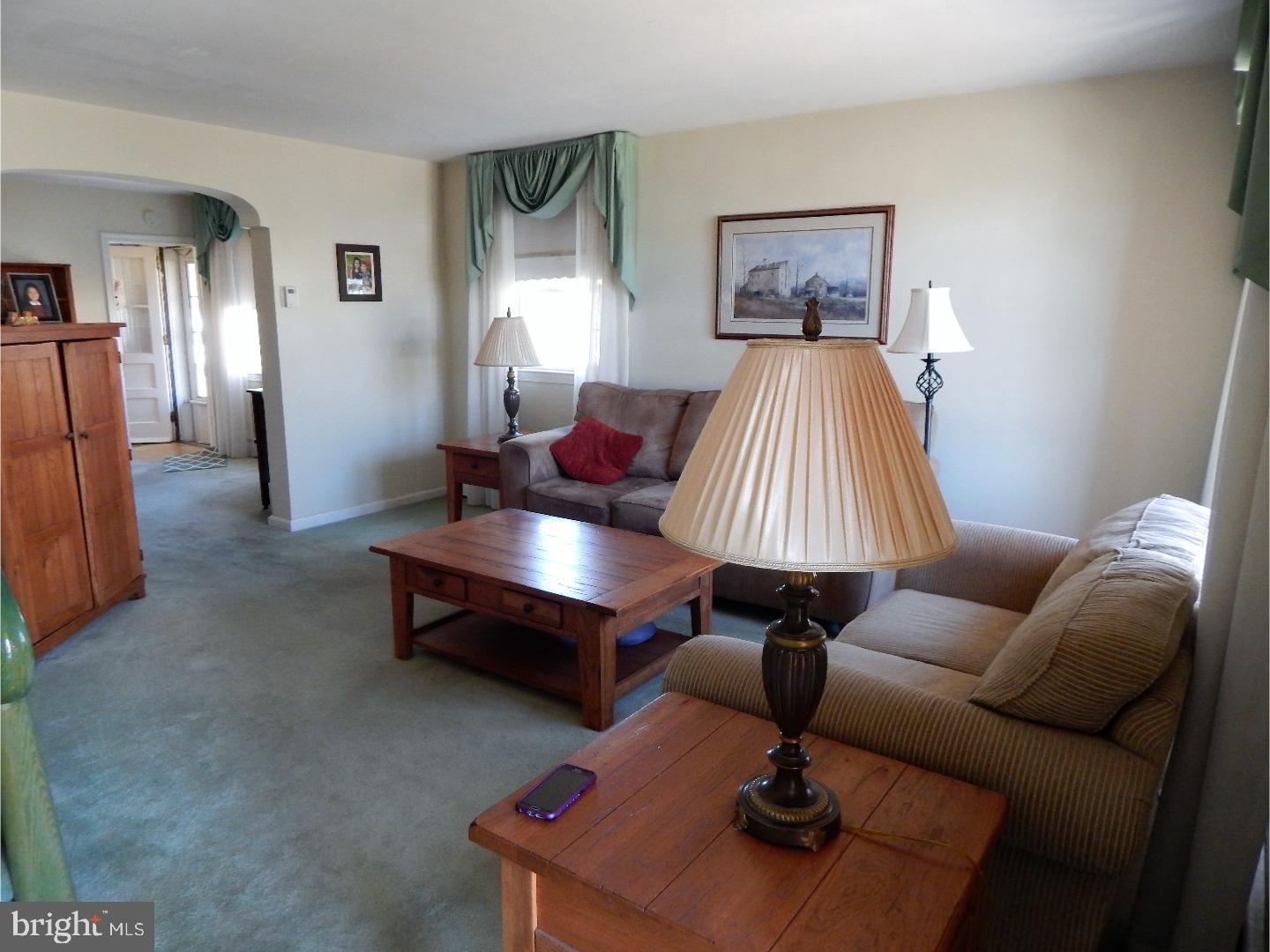 862 Medway Road Philadelphia, PA 19115 - Photo 12 of 25 Living Room